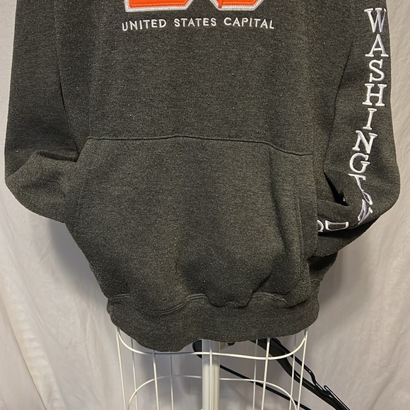 A nice hoodie from Washington DC the capital size is XL color is gray - Picture 3 of 7